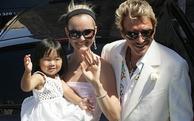 Jade Hallyday danh ca nguoi phap nhan nuoi 1