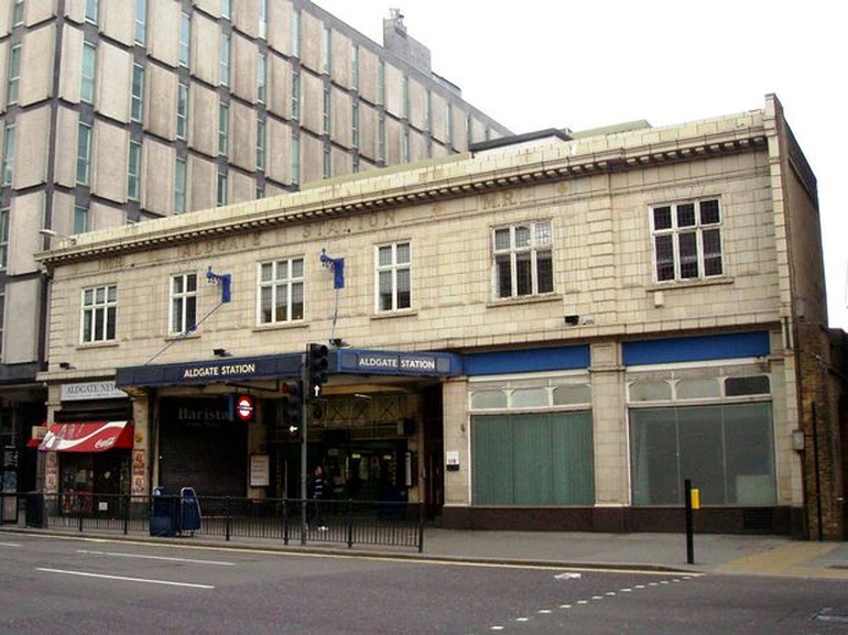 bi mat duoi tau dien ngam london 1