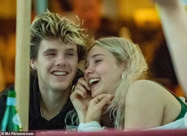 cruz beckham khoe ban gai 1