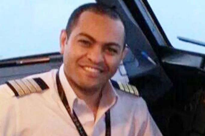 roi may bay egyptair 1