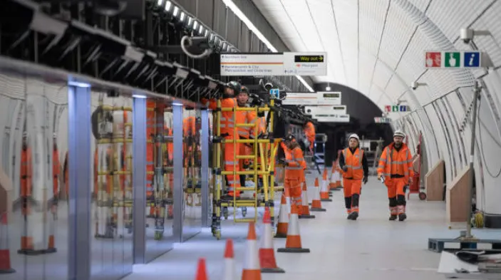tau dien ngam crossrail 2