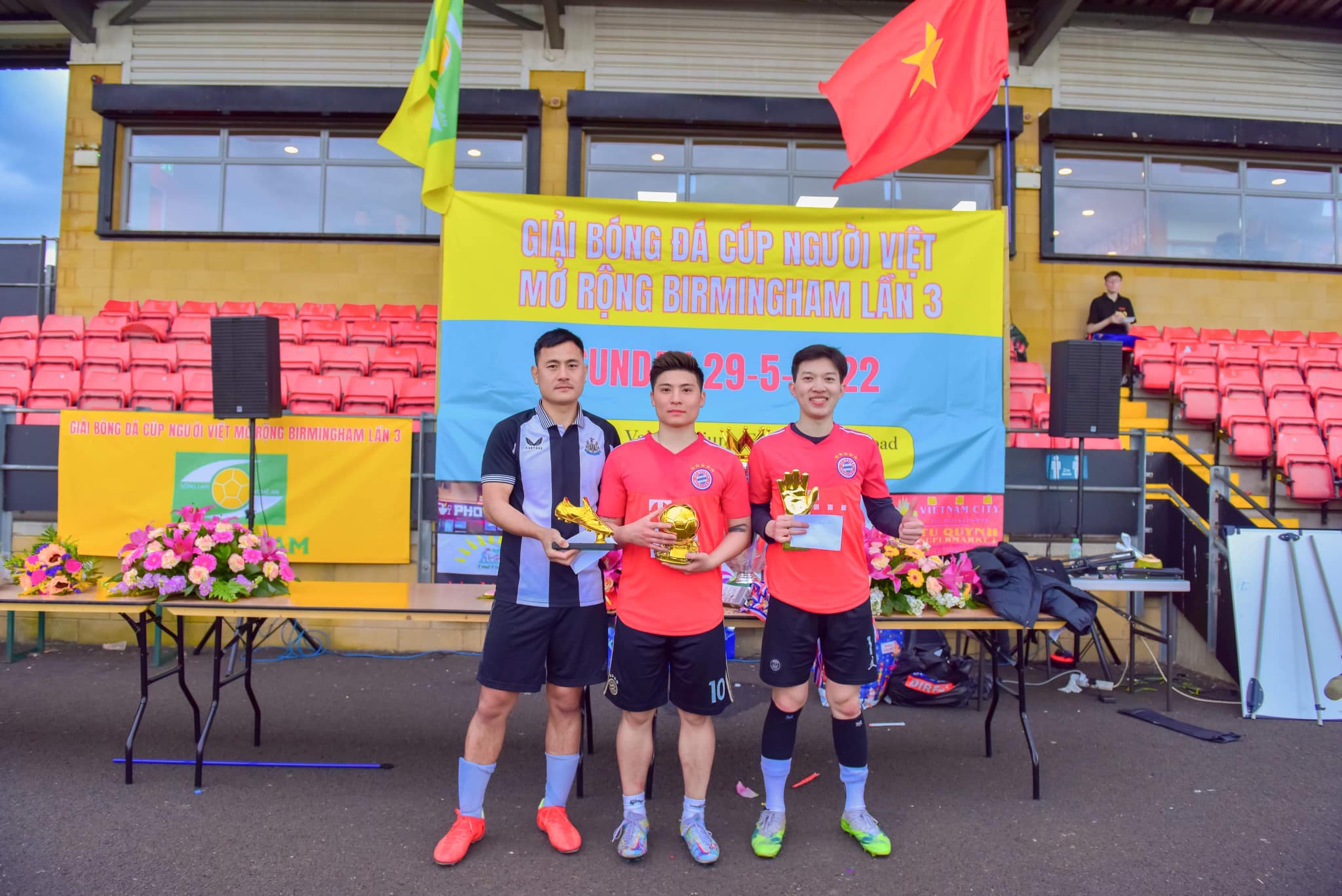 cup bong da nguoi viet tai birmingham 24