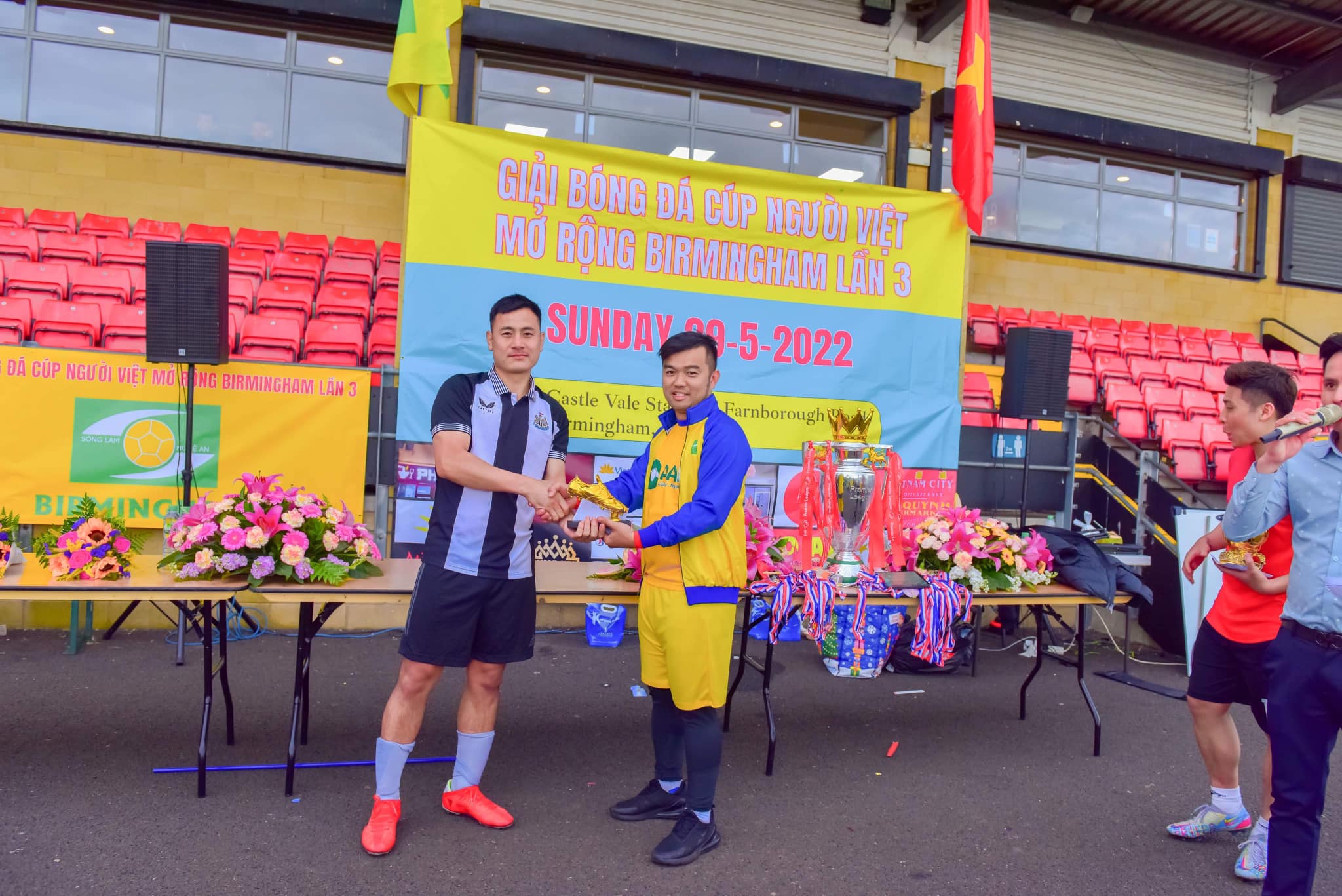 cup bong da nguoi viet tai birmingham 24