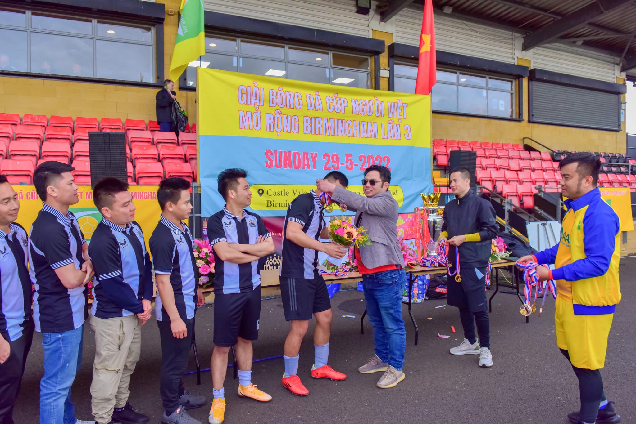 cup bong da nguoi viet tai birmingham 24
