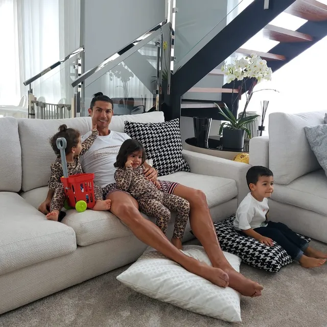 dinh thu ronaldo 0