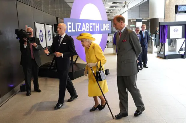 khai truong elizabeth line 2