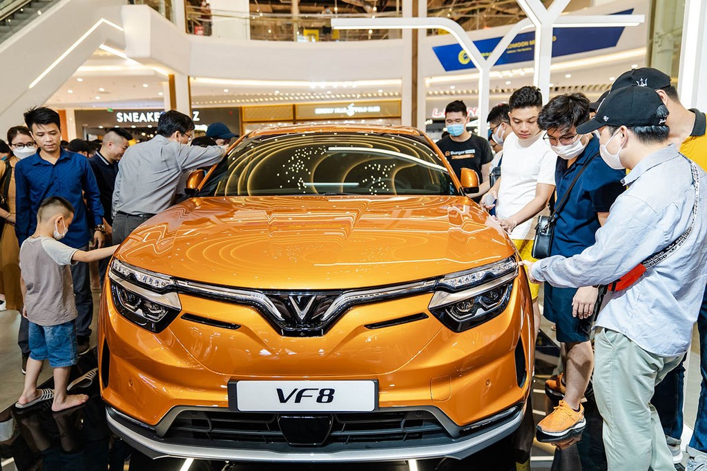 chay thu xe VF 8 1