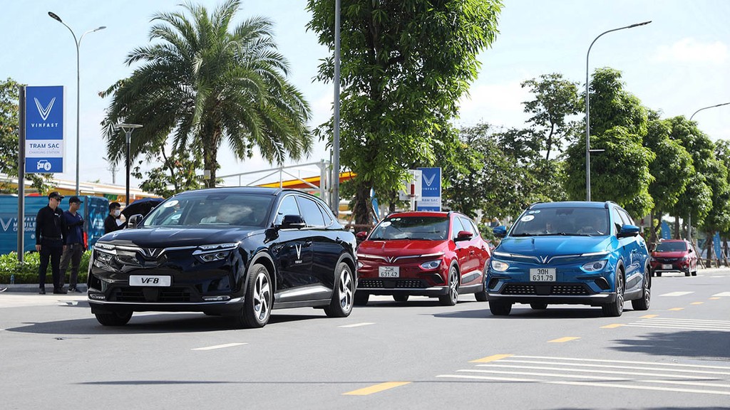 chay thu xe VF 8 1