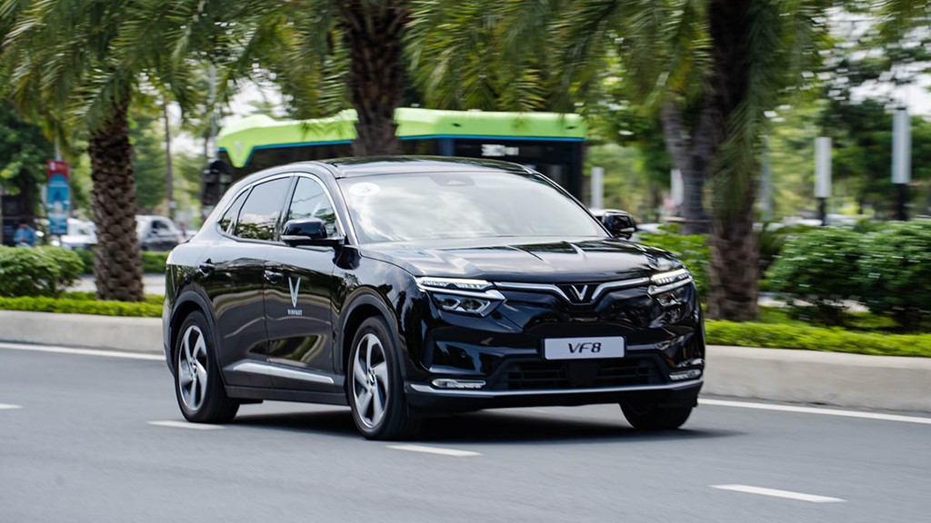 chay thu xe VF 8 1
