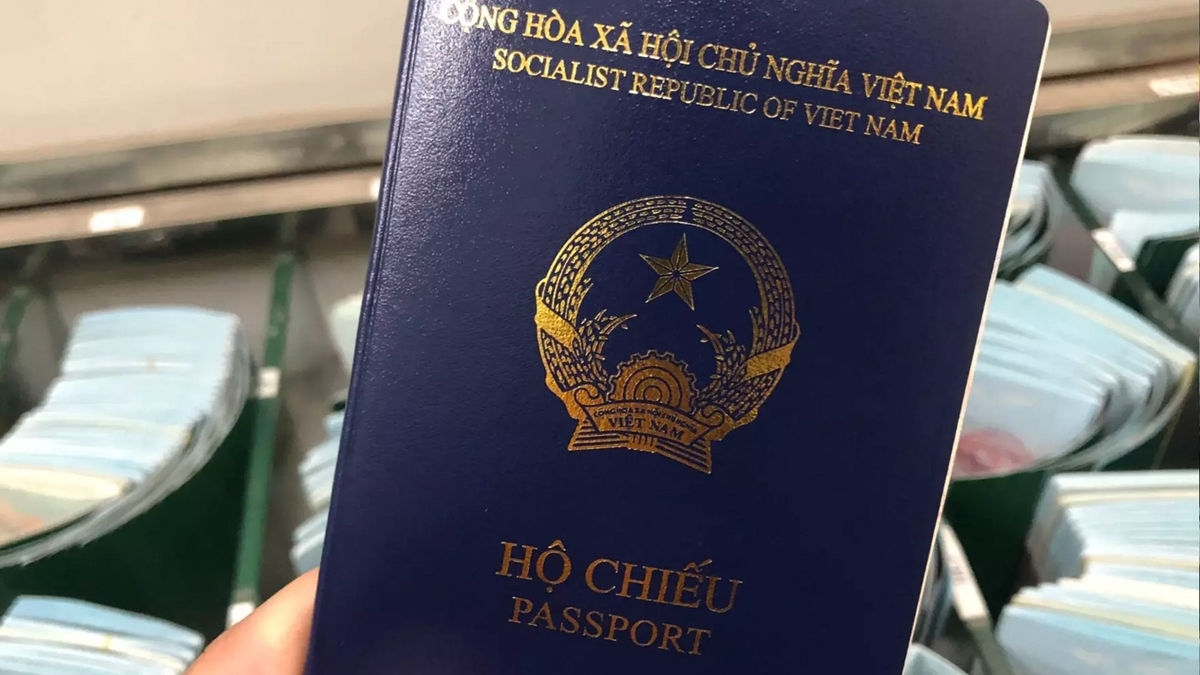 ho chieu xanh tim than duoc phap cap visa