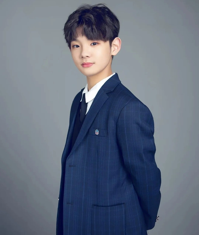 Park Geon Roung baby shark 1