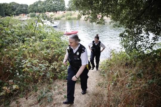 ch duoi tren song thames 1