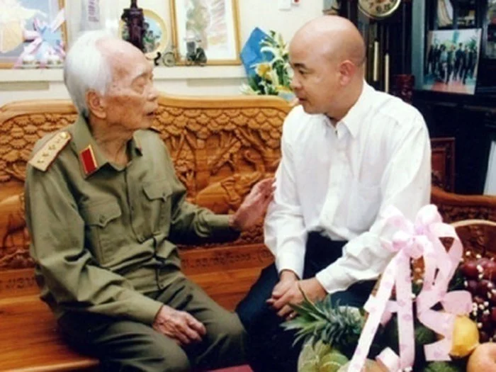 chiec khan ran dang le nguyen vu 1
