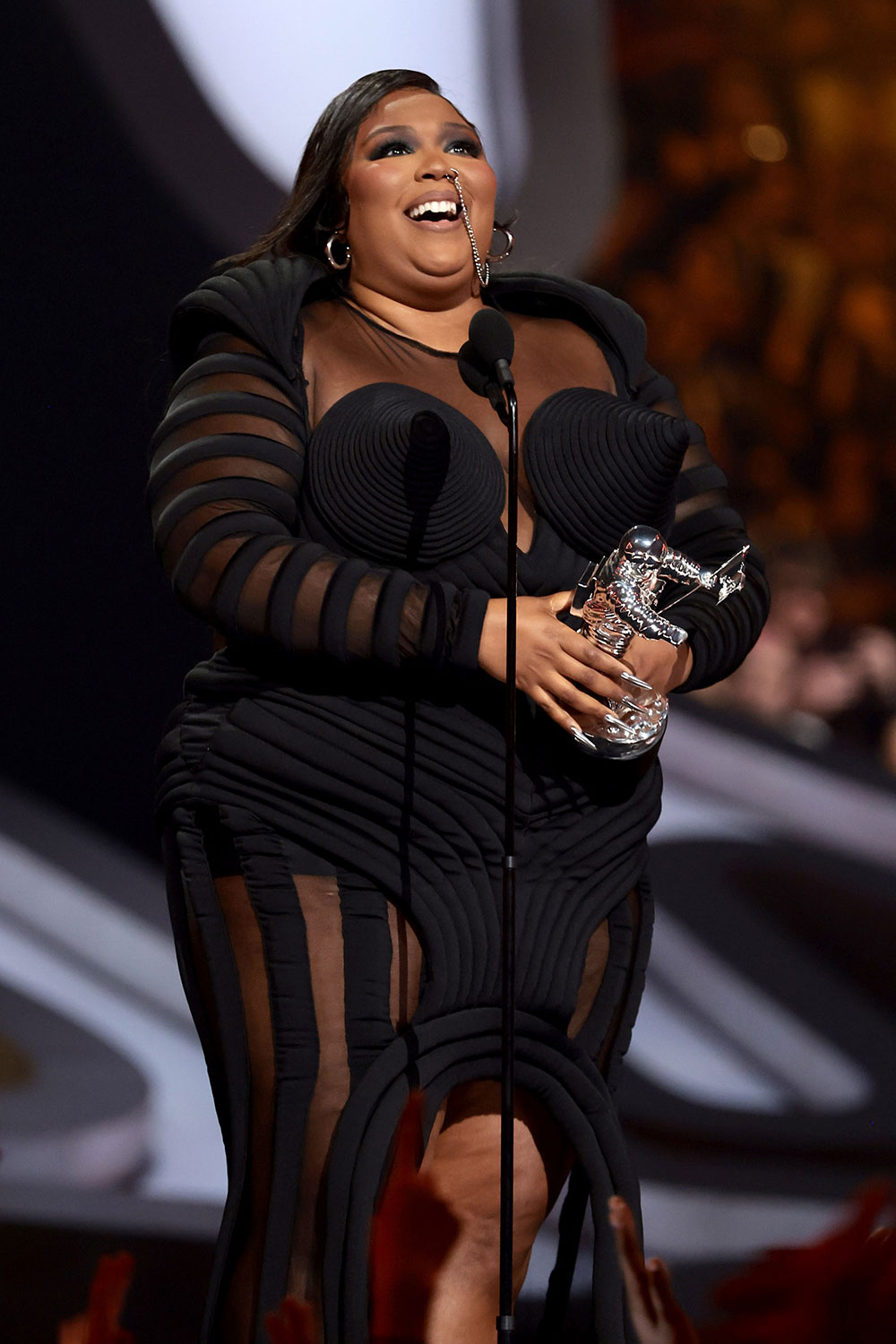 mau nail vma awards 1