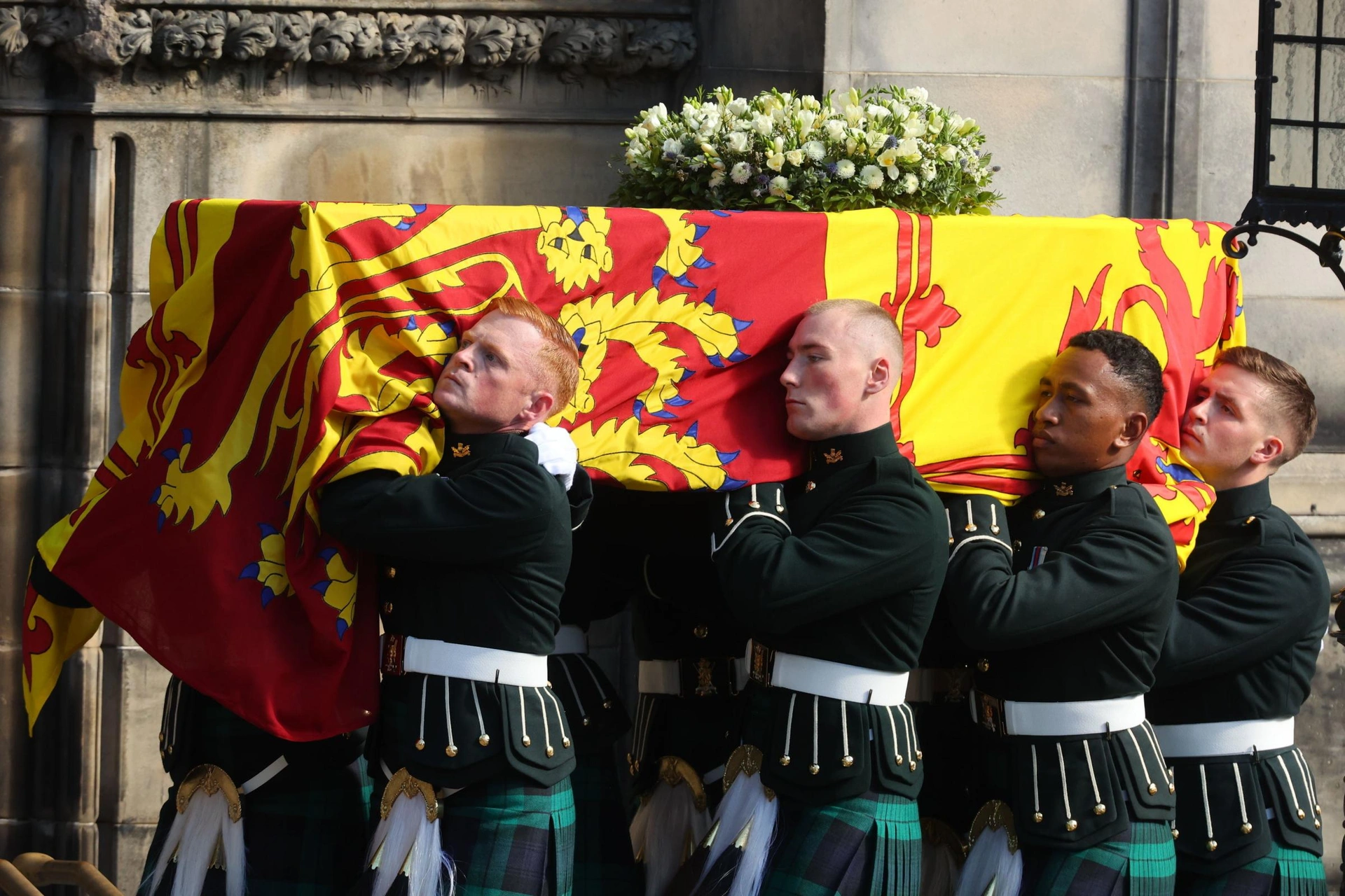 nguoi Scotland khong ngu tien dua nu hoang Anh 1