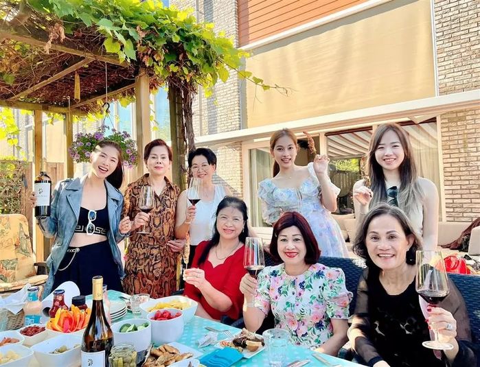 nha sao viet o chau au 1