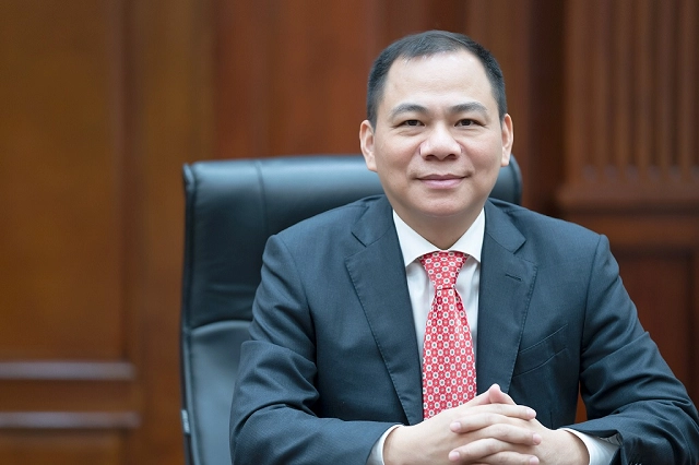 ong pham nhat vuong khong nhan thu lao 1