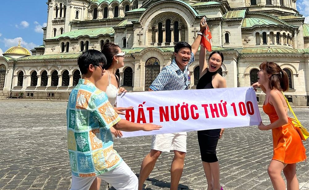 vo chong viet du lich 100 nuoc 1