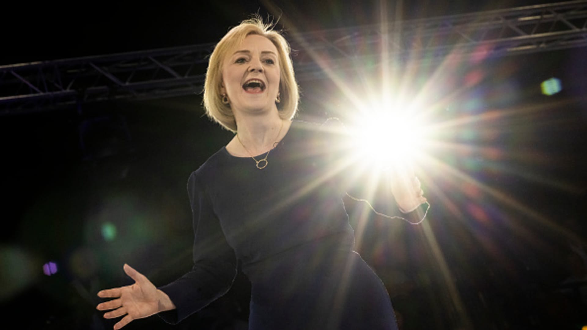khoi dau khong the te hon cho ba liz truss 1