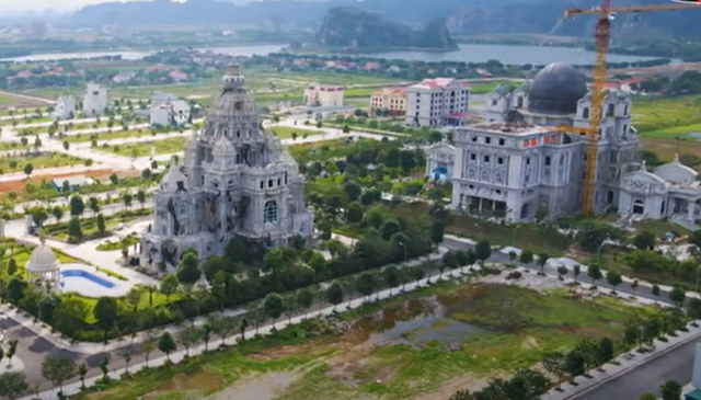 lau dai bau thuy ninh binh 1