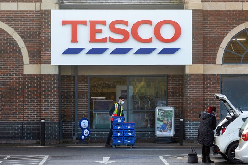 tesco tuyen nhan vien mua vu 1