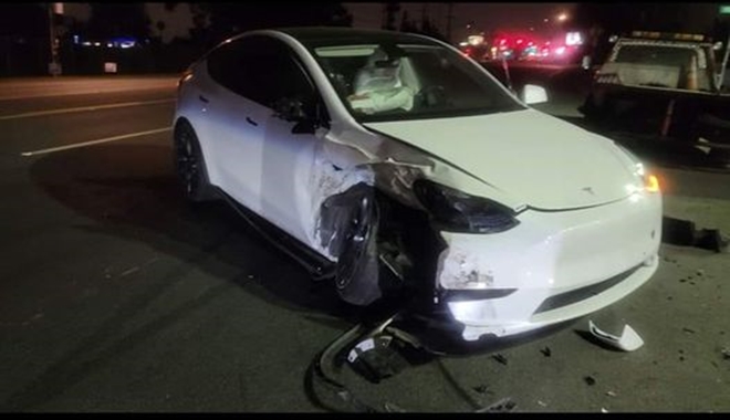 xe tesla chuc nang tu lai
