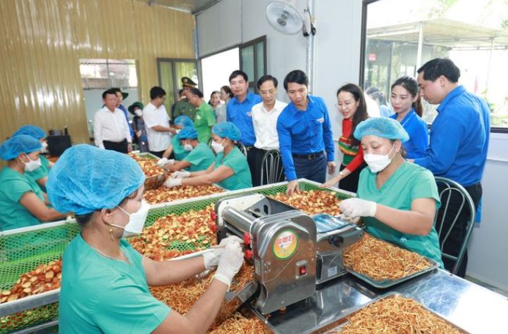 co gai dan toc muong thit chua 1