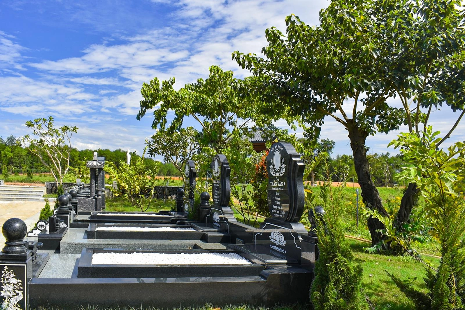 cong vien nghia trang vinh hang 1