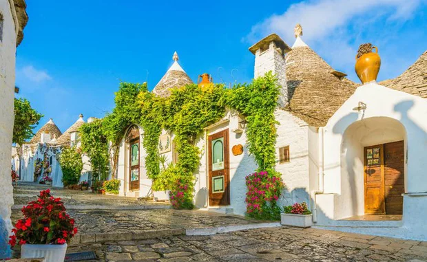 nha nam lun thi tran Alberobello italy 1