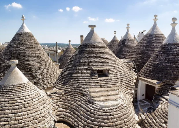 nha nam lun thi tran Alberobello italy 1