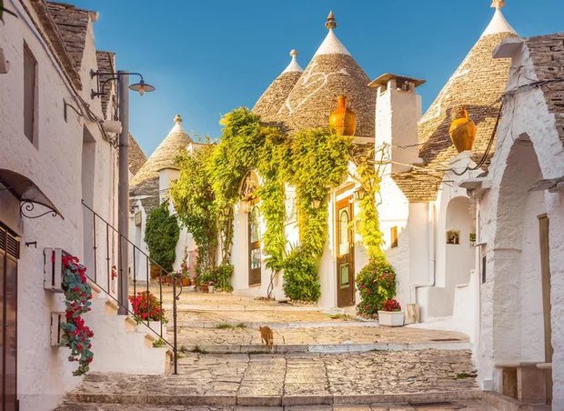 nha nam lun thi tran Alberobello italy 1