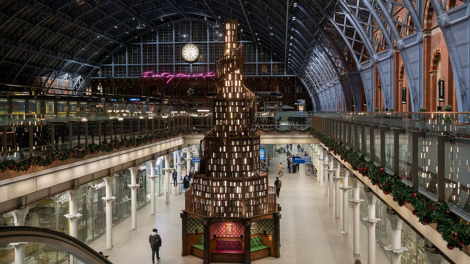 cay thong st pancras 1