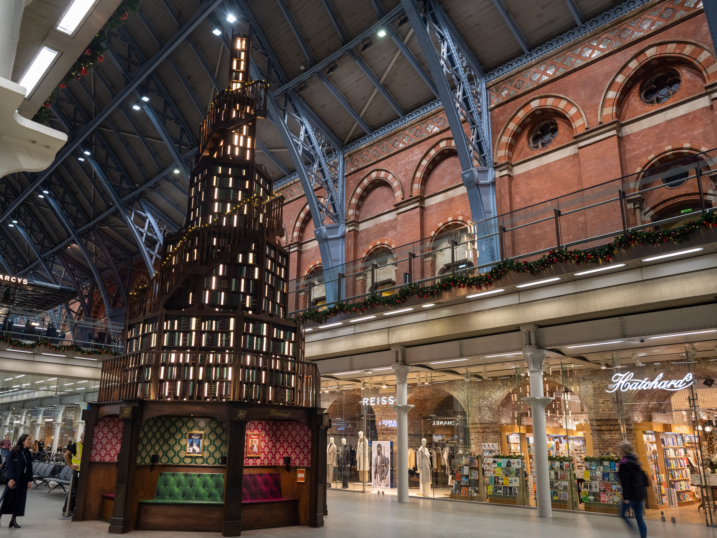 cay thong st pancras 1