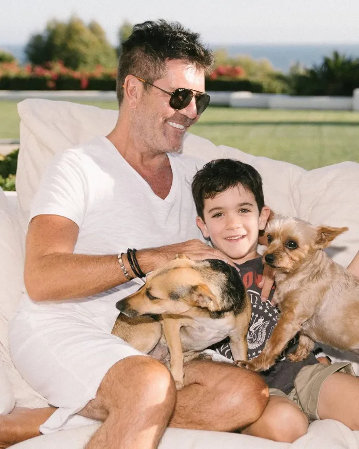 dinh thu simon cowell 1