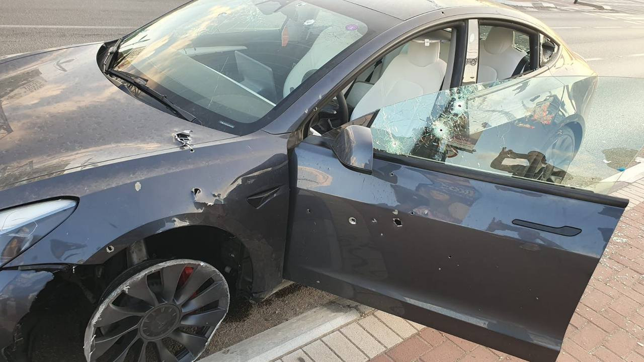 xe dien tesla cuu nguoi 1