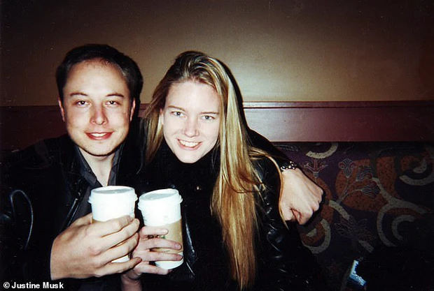 con gai elon musk 1