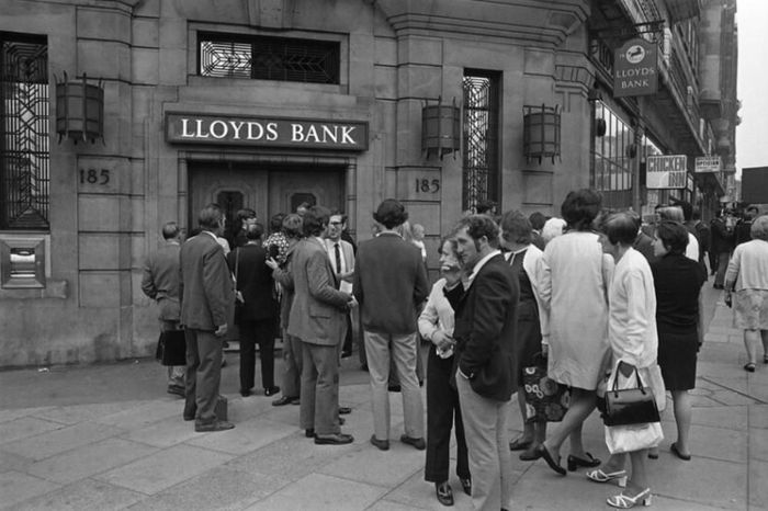 cuop ngan hang lloyds 1