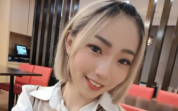 gx nu ca si trong xe hoi 1