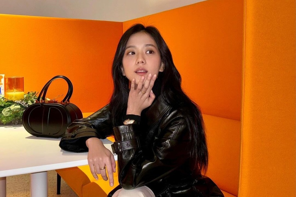 jisoo Cartier Crash 1