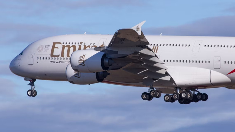 may bay emirates 1