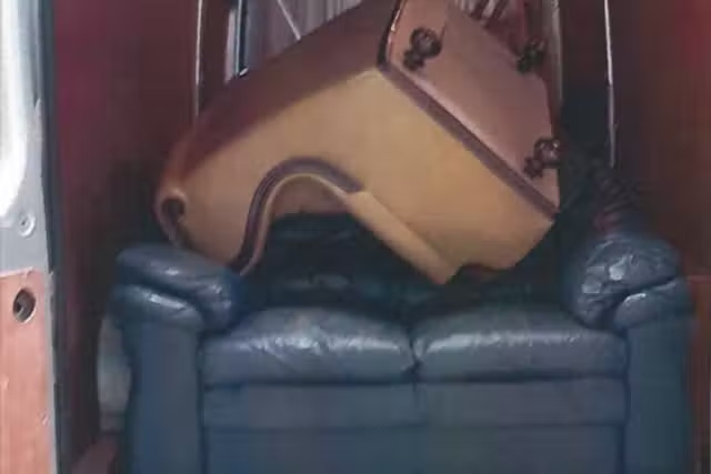 buon nguoi trong ghe sofa 1