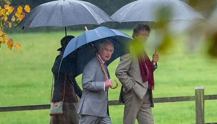chiec o cua vua charles 1