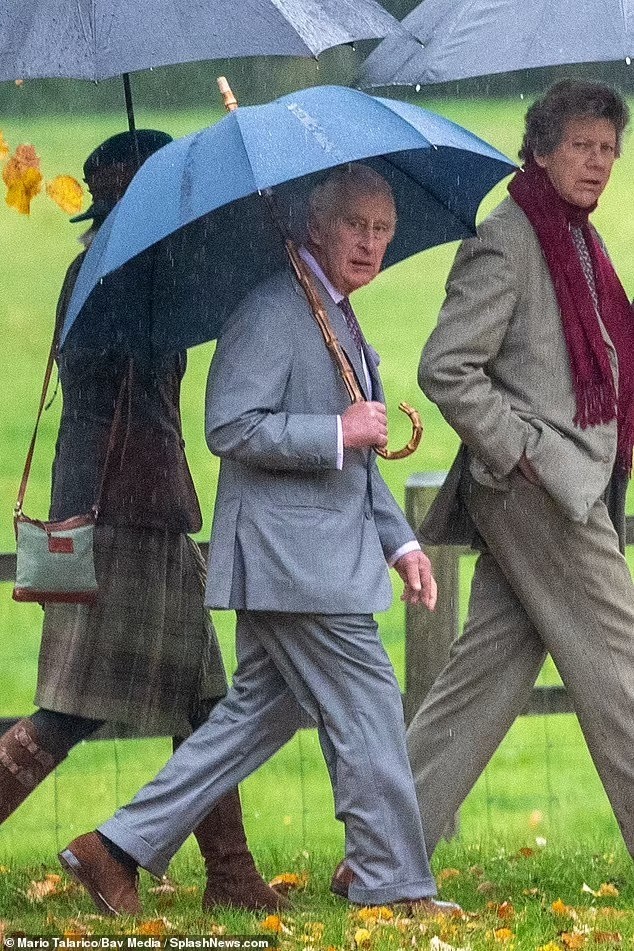chiec o cua vua charles 1