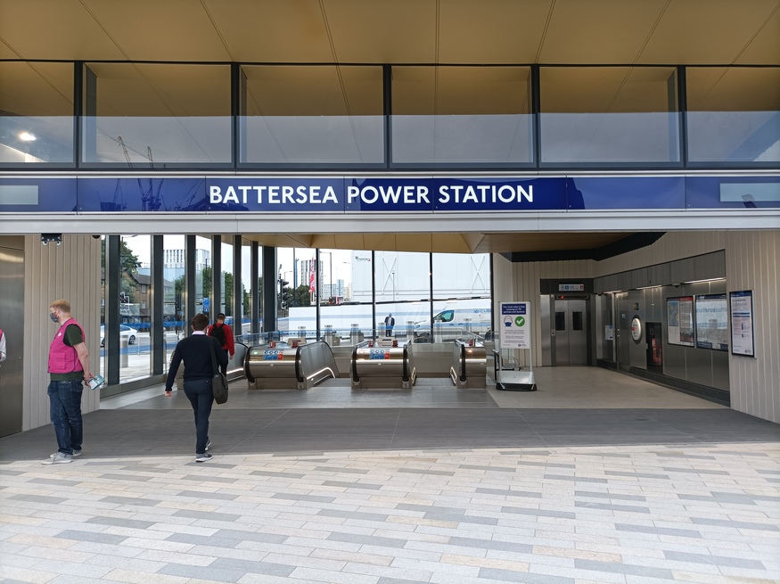 ga tau battersea underground station