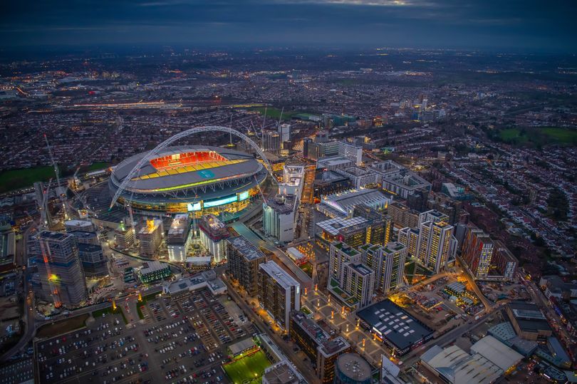 san van dong wembley 1