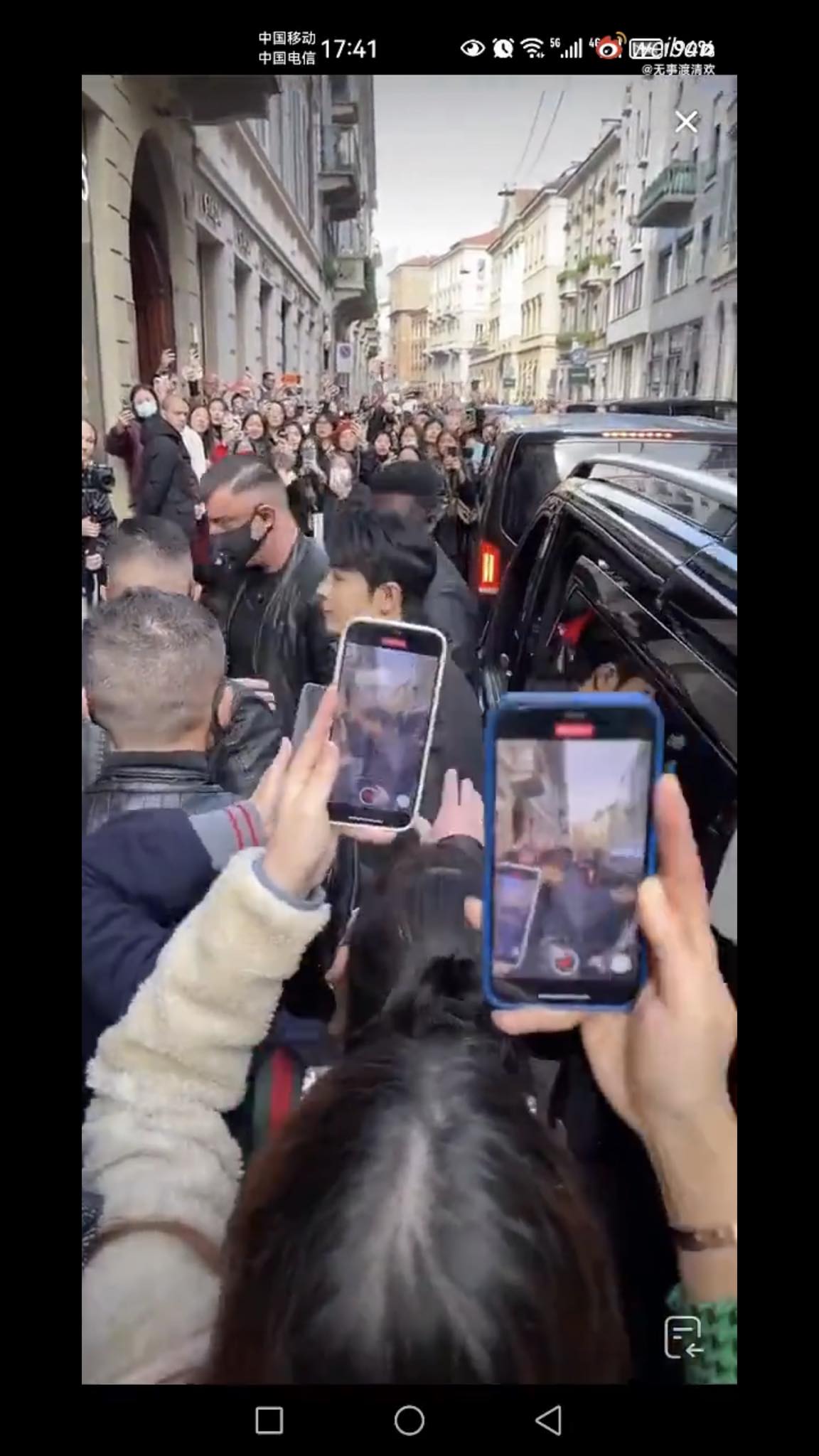 tieu chien milan fashion week 0
