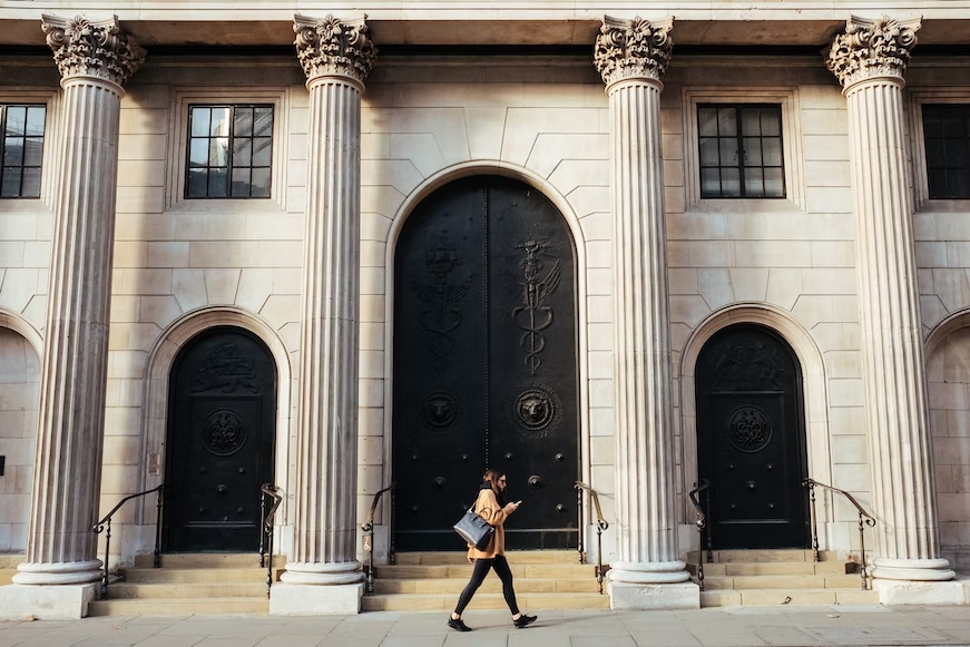bank of england tang lai suat