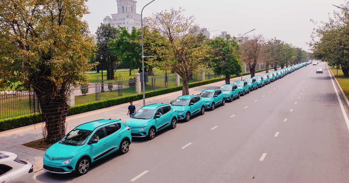 choang ngop xe taxi dien Vinfast 1