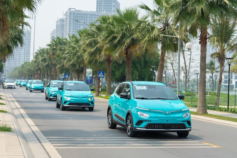 choang ngop xe taxi dien Vinfast 1