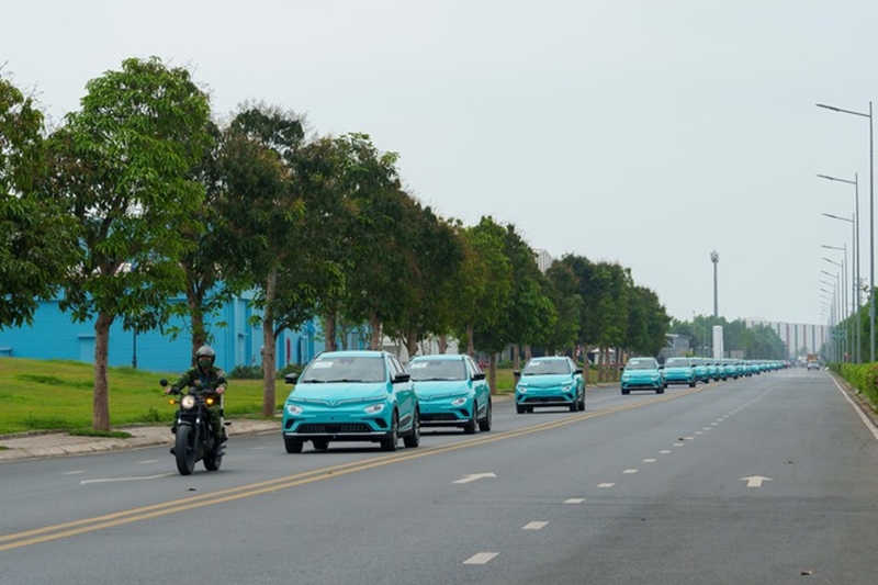 choang ngop xe taxi dien Vinfast 1